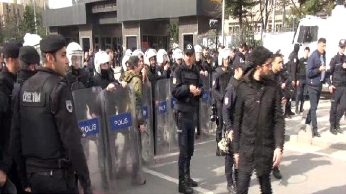 Marmara Üniversitesi\'ndeki Gerginliği Polis Önledi
