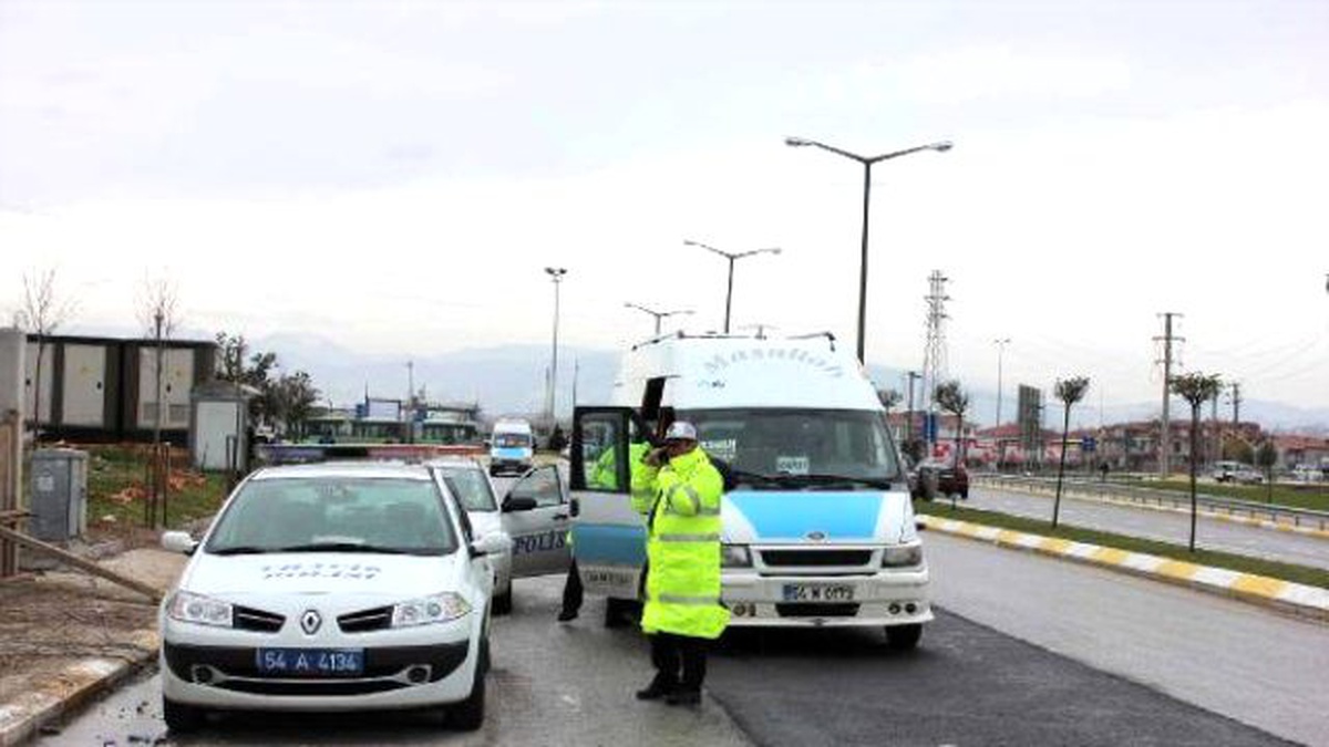 Minibüs ve Dolmuşlarda Camlara Filim ve Aksesuar Denetimi