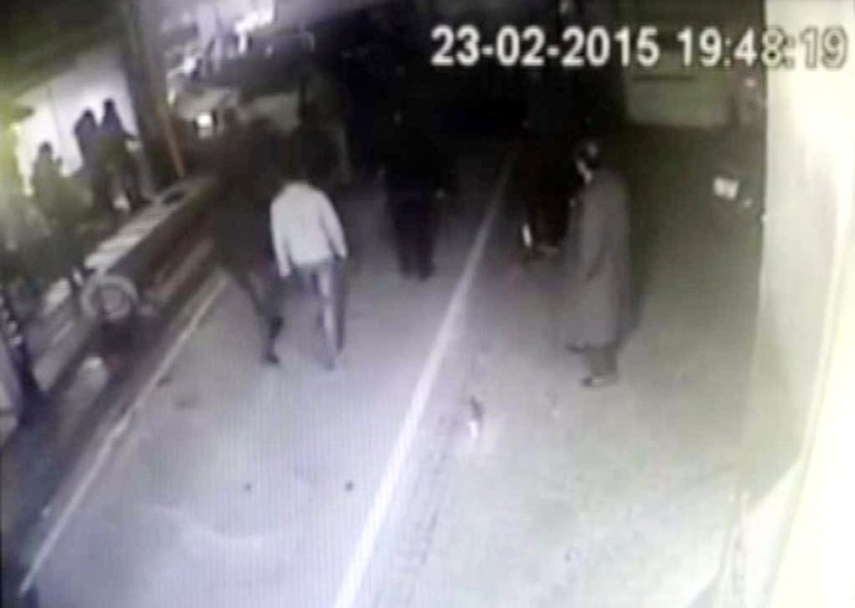 Minibüsün Binaya Çarpma Anı Güvenlik Kamerasında