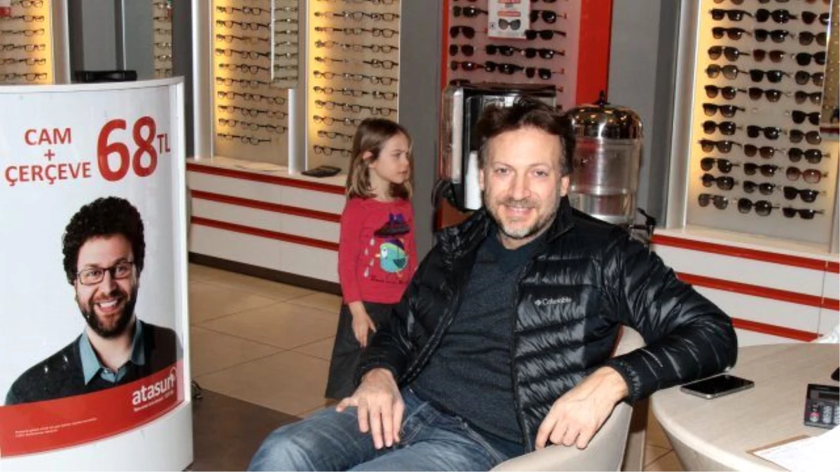 Mirgün Cabas ve kızı gözlük alışverişi yaptı