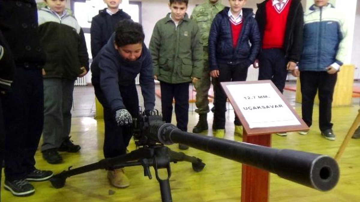 Öğrenciler Komando Tugayı\'nı Ziyaret Etti