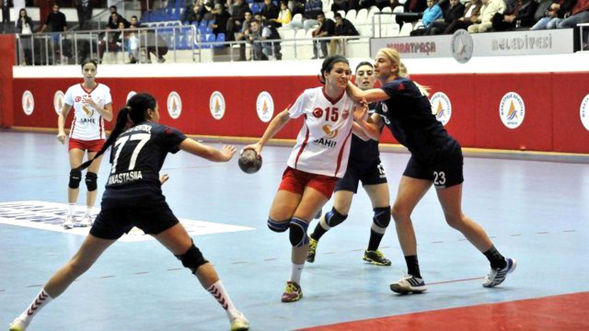 Paşa\'nın Melekleri" Derbi Maçına Hazırlanıyor