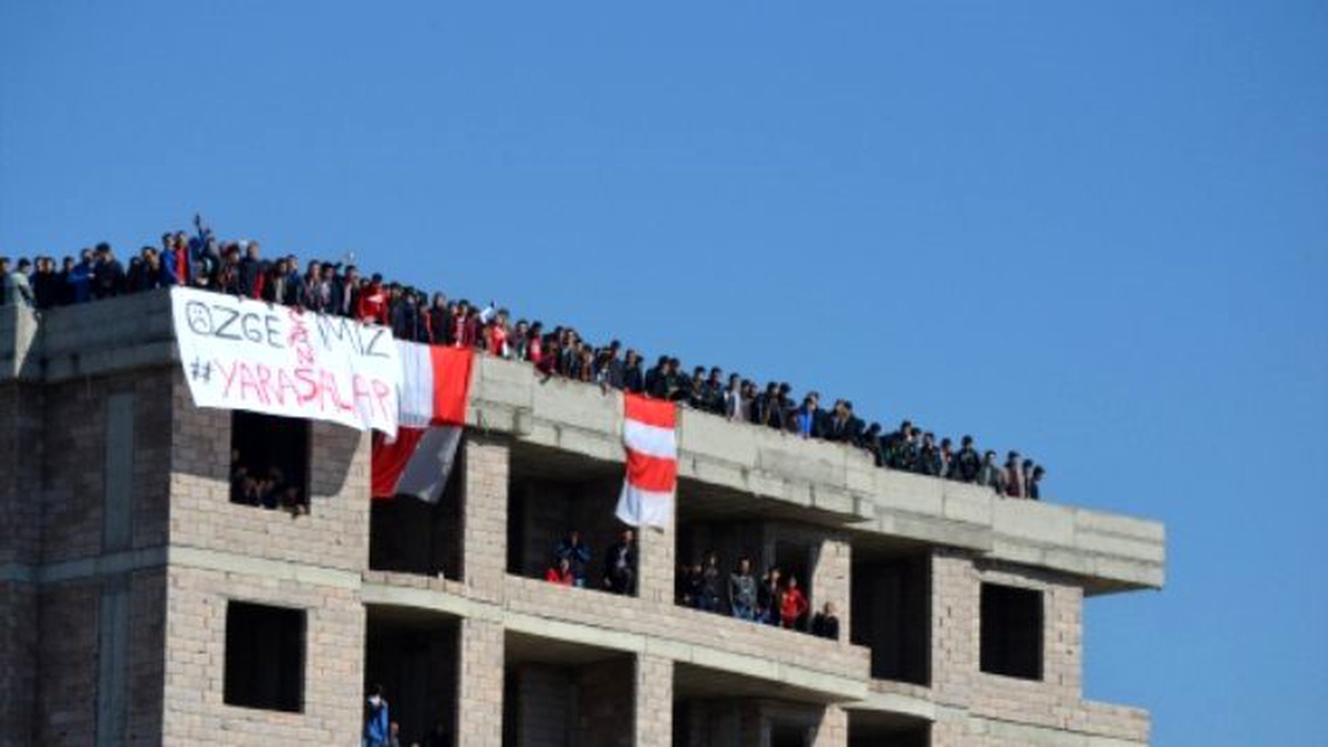 Petrolspor Maçında Özgecan Aslan İçin Pankart Açıldı