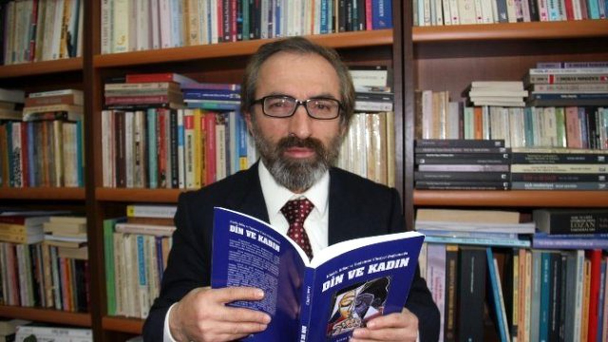 Prof. Dr. Yapıcı: "Kadın Denilince Erkeklerin Aklına Güzellik ve Cinsellik Geliyor"