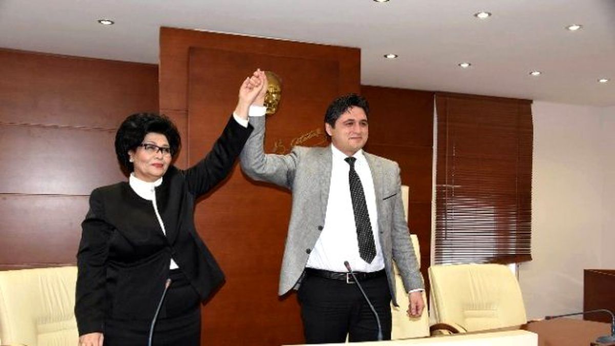 Serkan Acar\'a, Partisinden İstifa Eden Orhan Destek Verdi