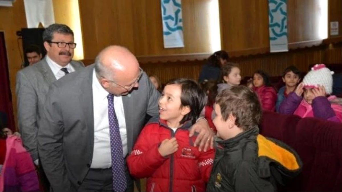 Süleymanpaşa Belediye Başkanı Çocuklarla Sevgi Çemberi Oyununu İzledi