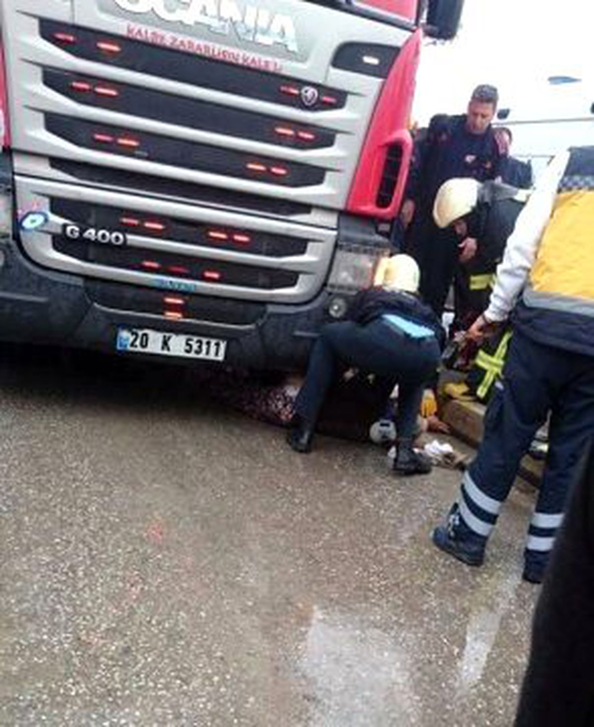Tırın Altına Kalan Kadın Yaralandı