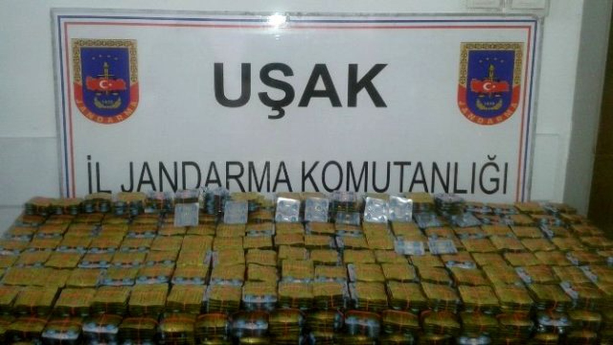 Uşak\'ta Kaçak Sigara ve Uyarıcı Hap Operasyonu