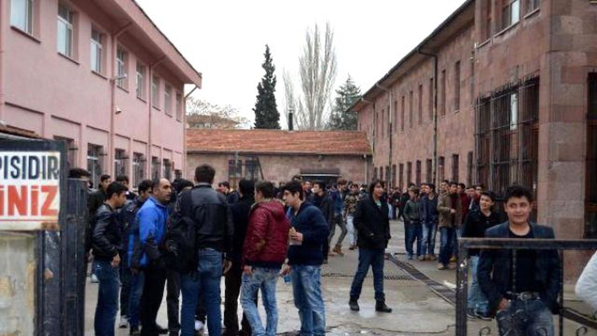 "Üzerimde Bomba Var" Deyip Okula Giren Şüpheli, Paniğe Neden Oldu