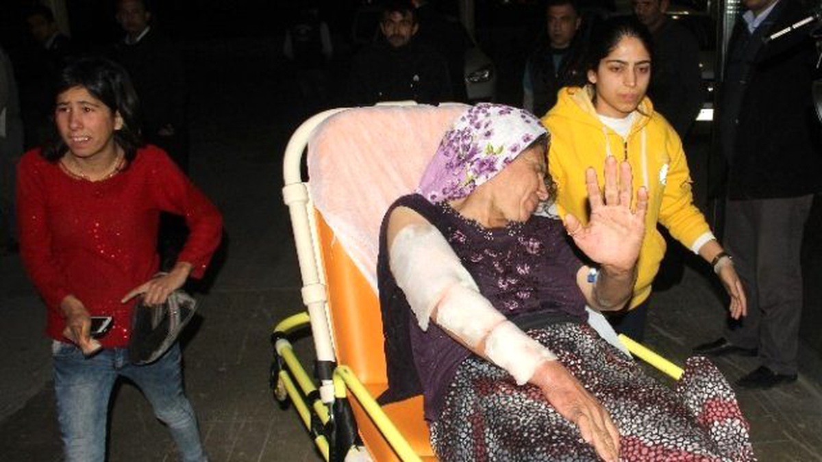 Üzerine Sıcak Su Dökülen Kadın Hastaneye Kaldırıldı