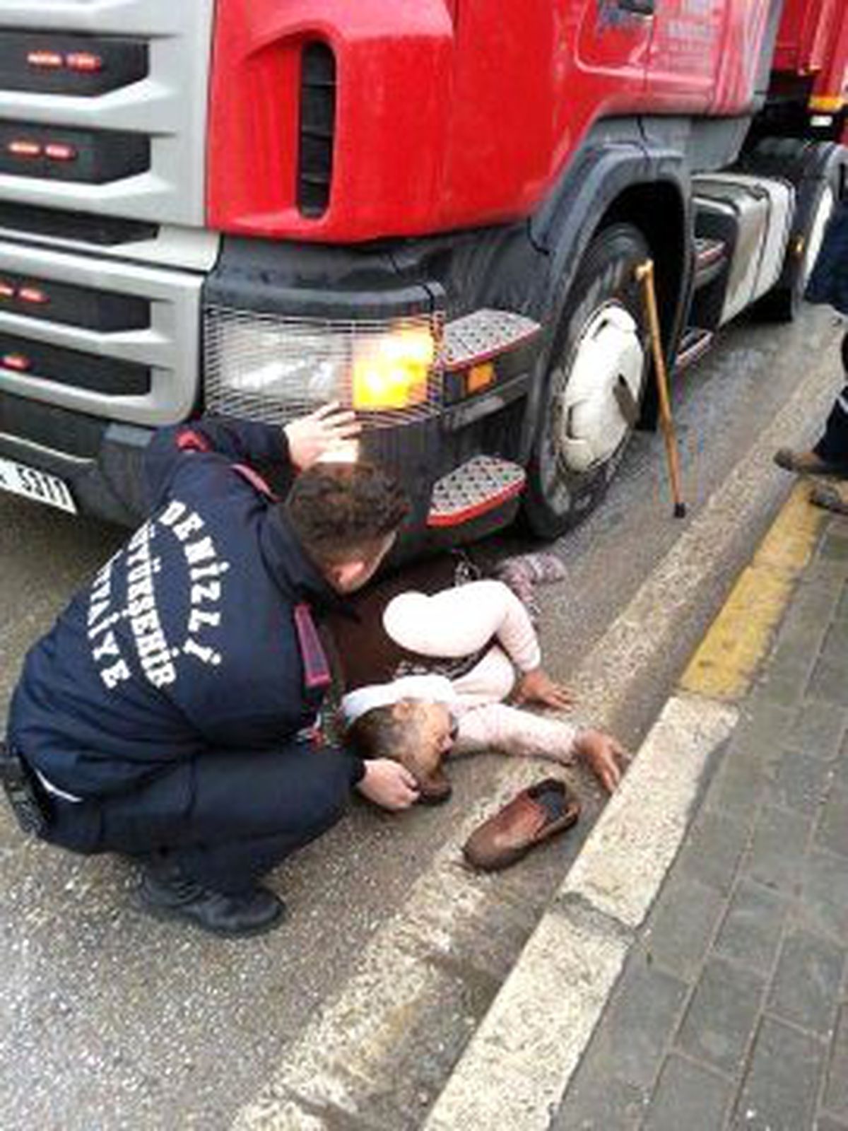 Yolun Karşısına Geçemedi