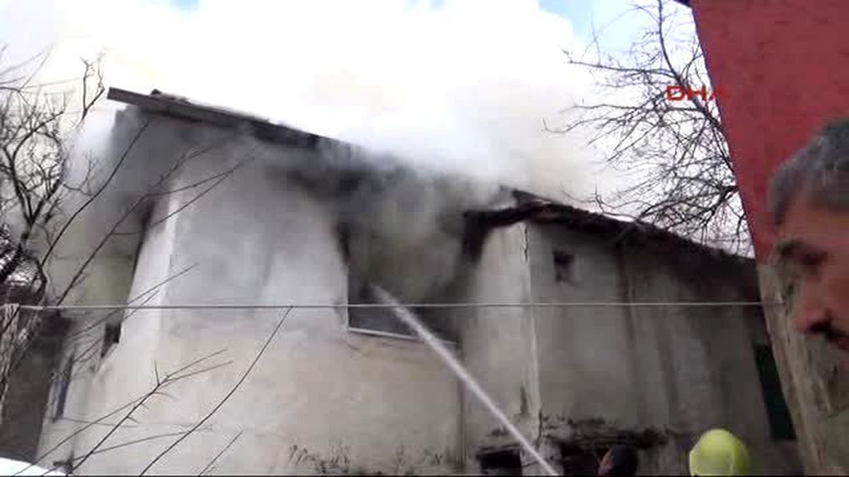 Yozgat\'ta Ahşap Ev Yandı, Görme Engelli Yaşlı Yanarak Öldü