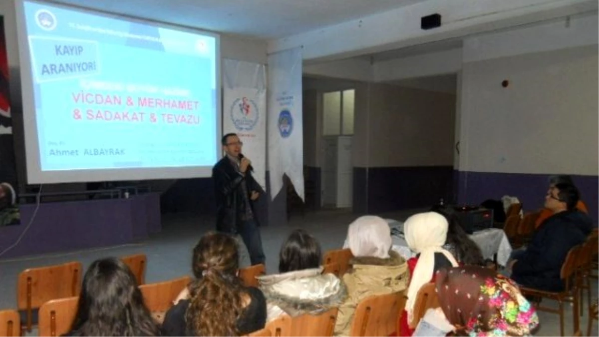 Yurt Öğrencilerine \'Liderlik\' Semineri