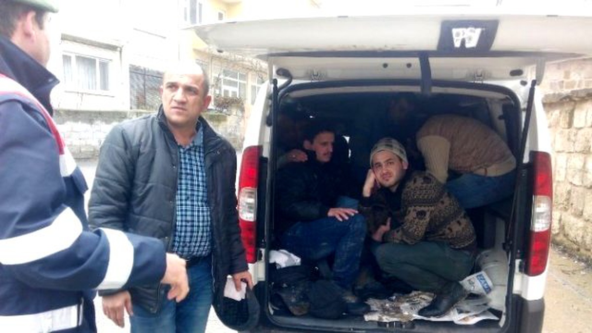 9 Kaçak Göçmen ve Organizatörleri Yakalandı