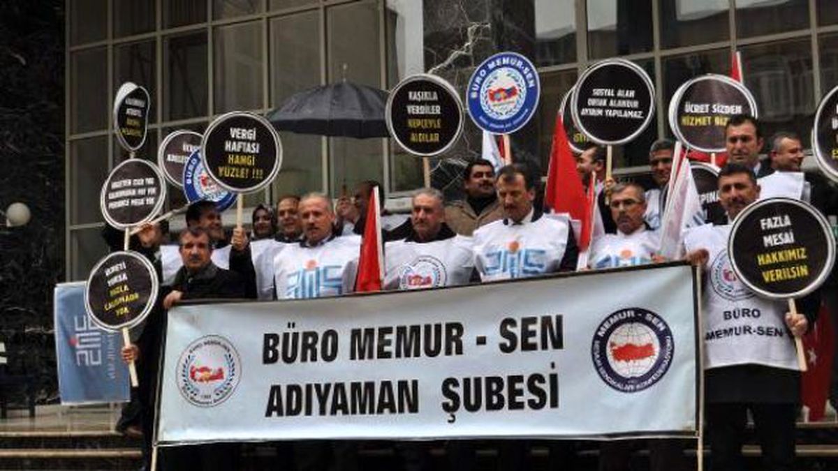 Adıyaman\'da Sendika Üyelerinden Maliye Çalışanlarına Destek Eylemi