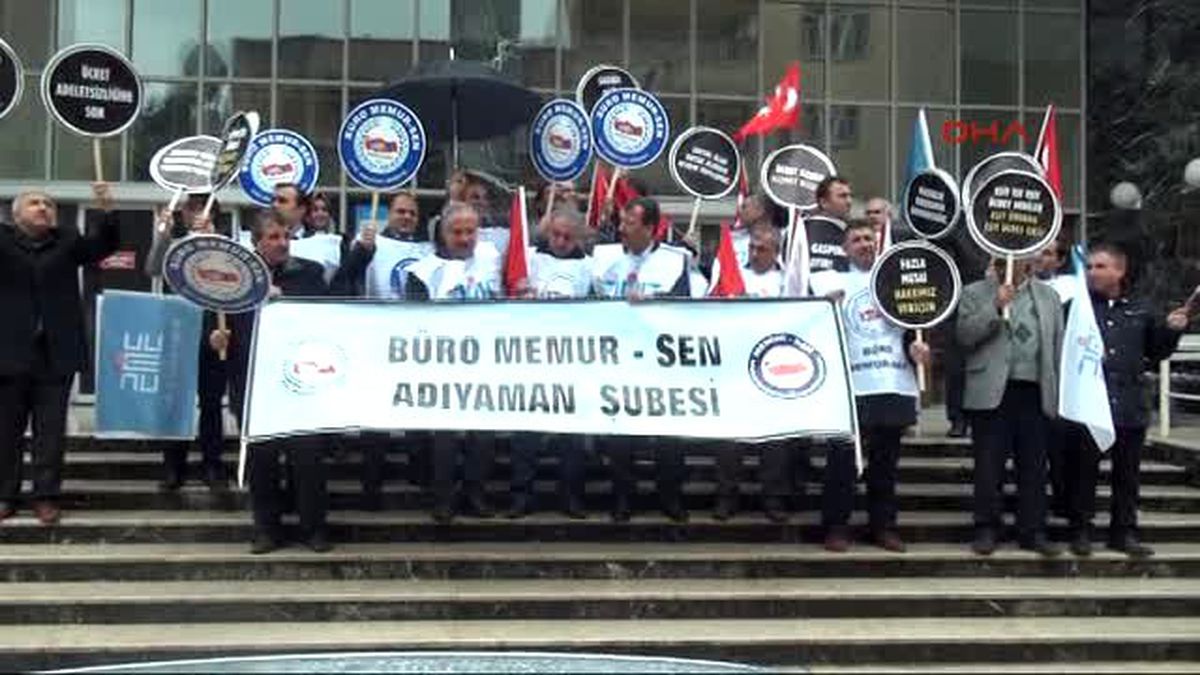 Adıyaman\'da Sendika Üyelerinden Maliye Çalışanlarına Destek Eylemi
