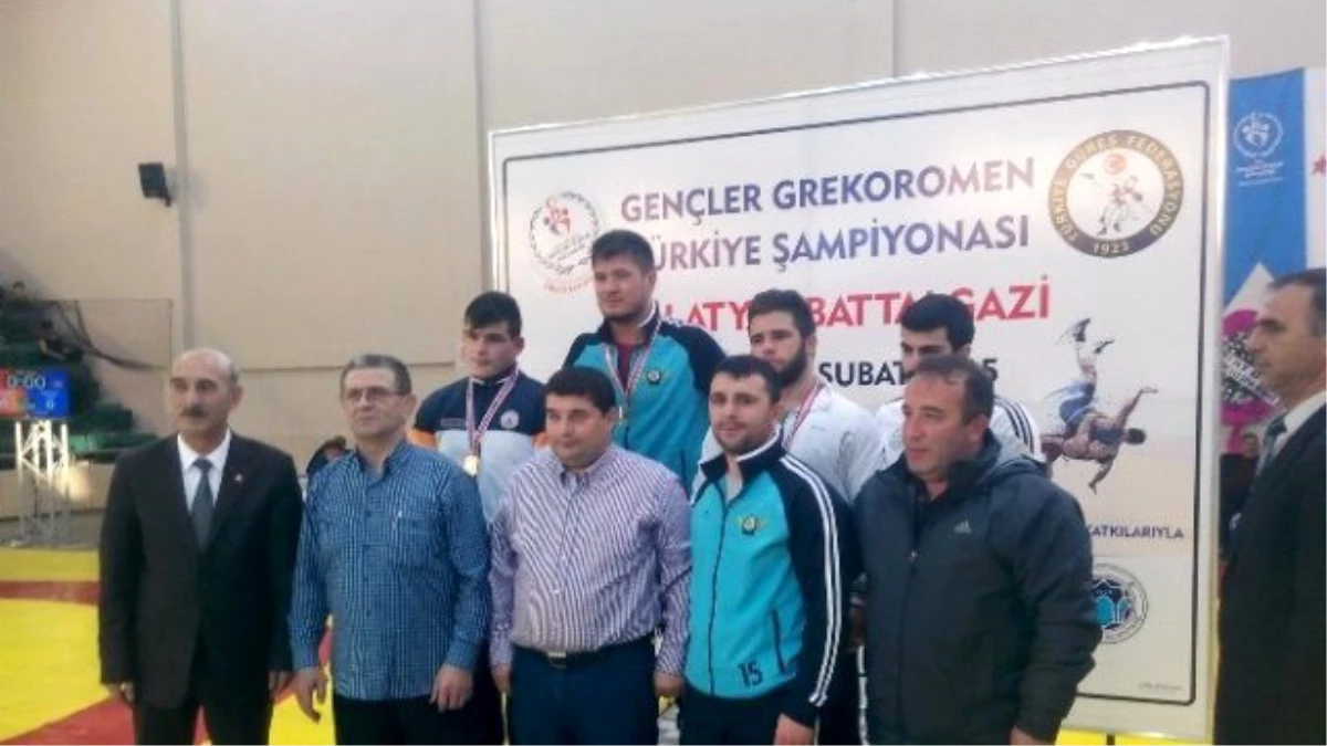 Akhisarlı Güreşçi Türkiye Şampiyonu Oldu