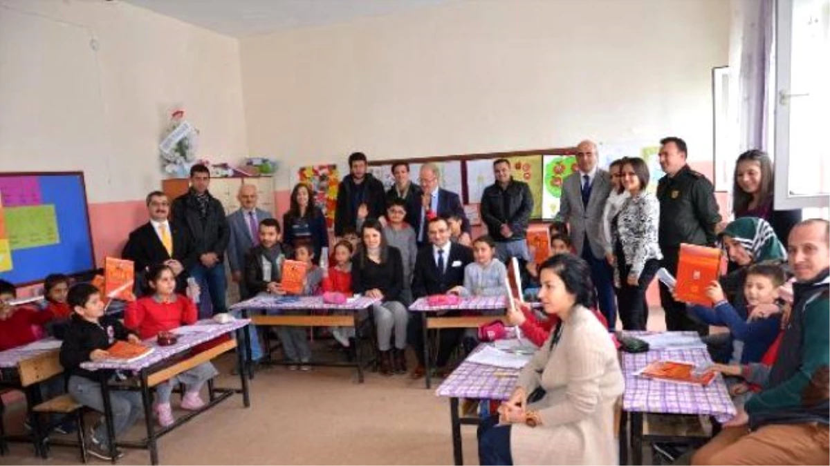 Amasya\'da Gönüllü Gençler İlkokulu Boyadı
