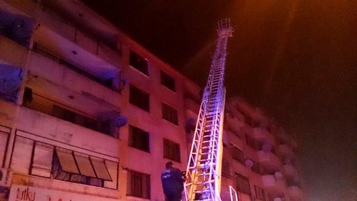 Apartmanın Çatı Katında Çıkan Yangın Korkuttu
