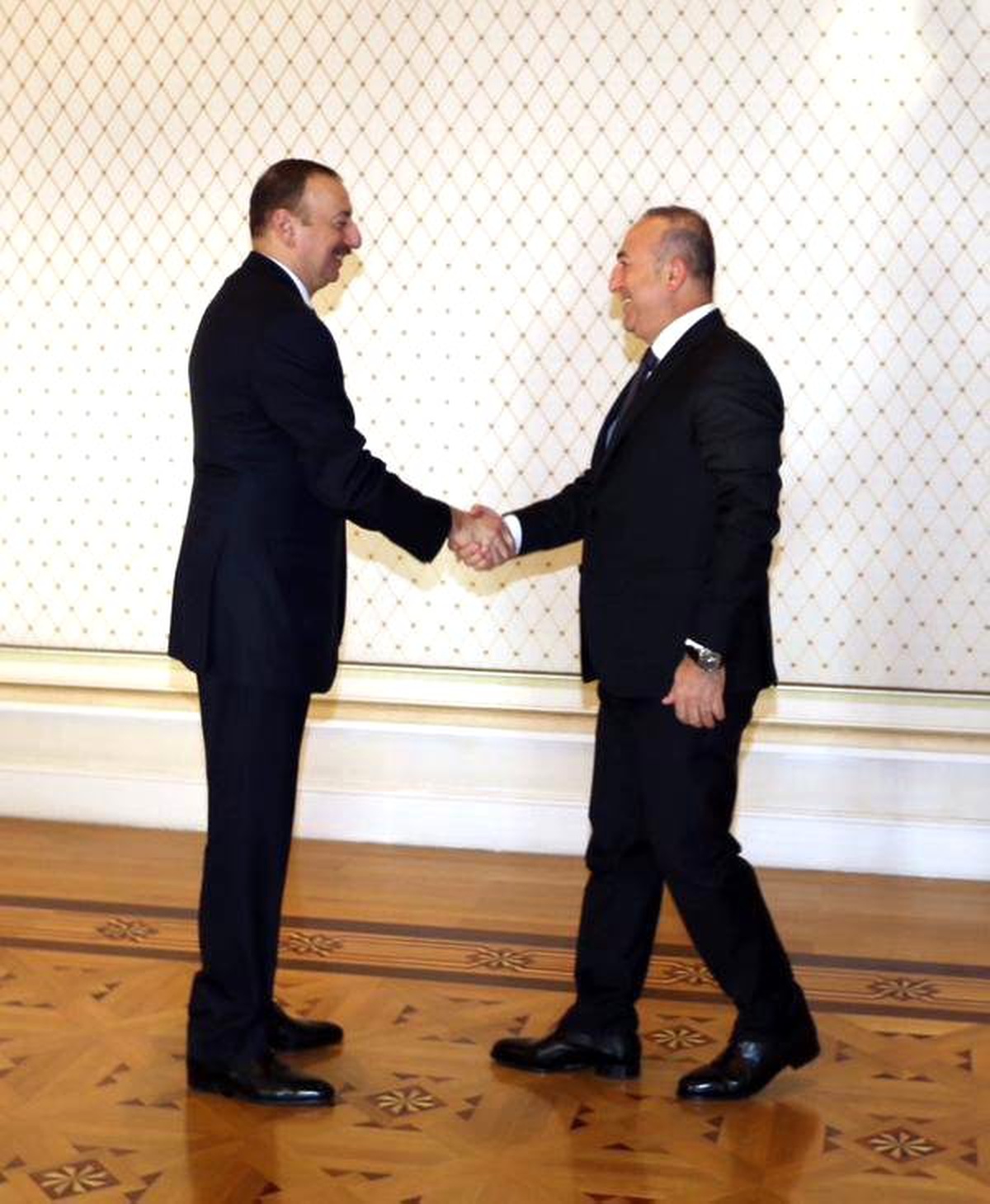 Azerbaycan Cumhurbaşkanı Aliyev, Dışişleri Bakanı Mevlüt Çavuşoğlu\'nu Kabul Etti