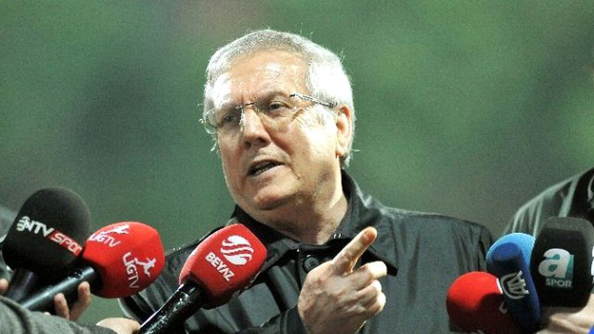 Aziz Yıldırım\'dan \'Sahanın Ortasına Otururum\' Yorumu