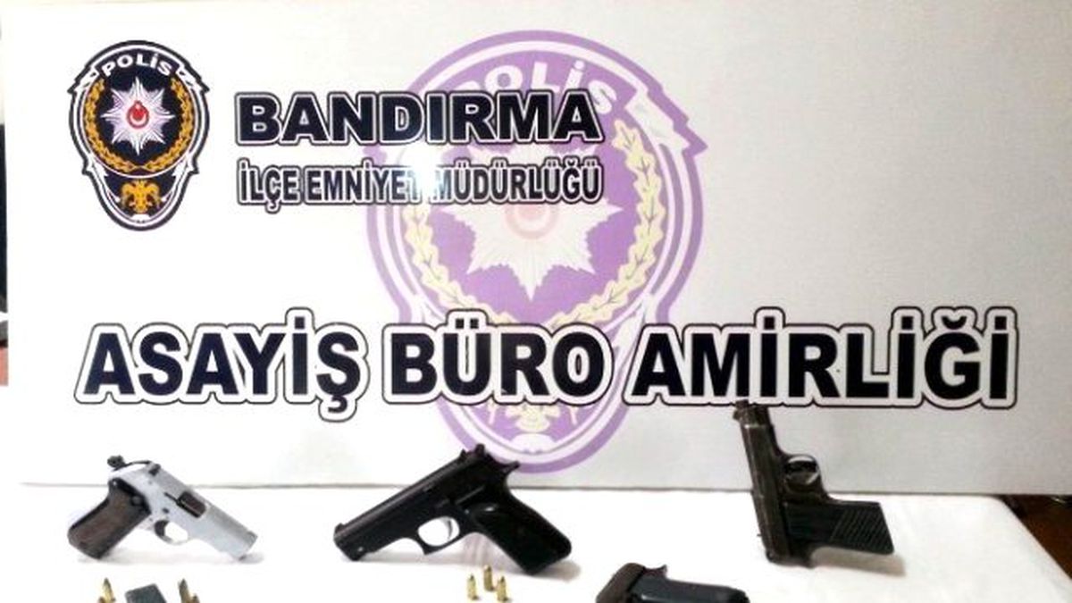 Bandırma\'da Ruhsatsız Silahlar Ele Geçirildi
