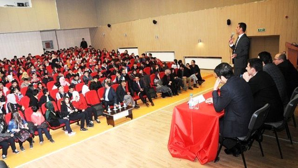 Batman\'da Öğrencilere Kariyer Günleri ile Meslek Tanıtımı Yapıldı
