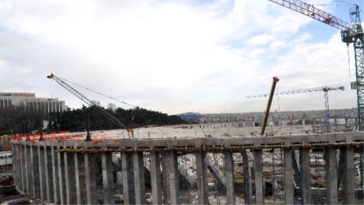 Beşiktaş\'ın Stat İnşaatında 1 İşçi Merdivenden Düştü
