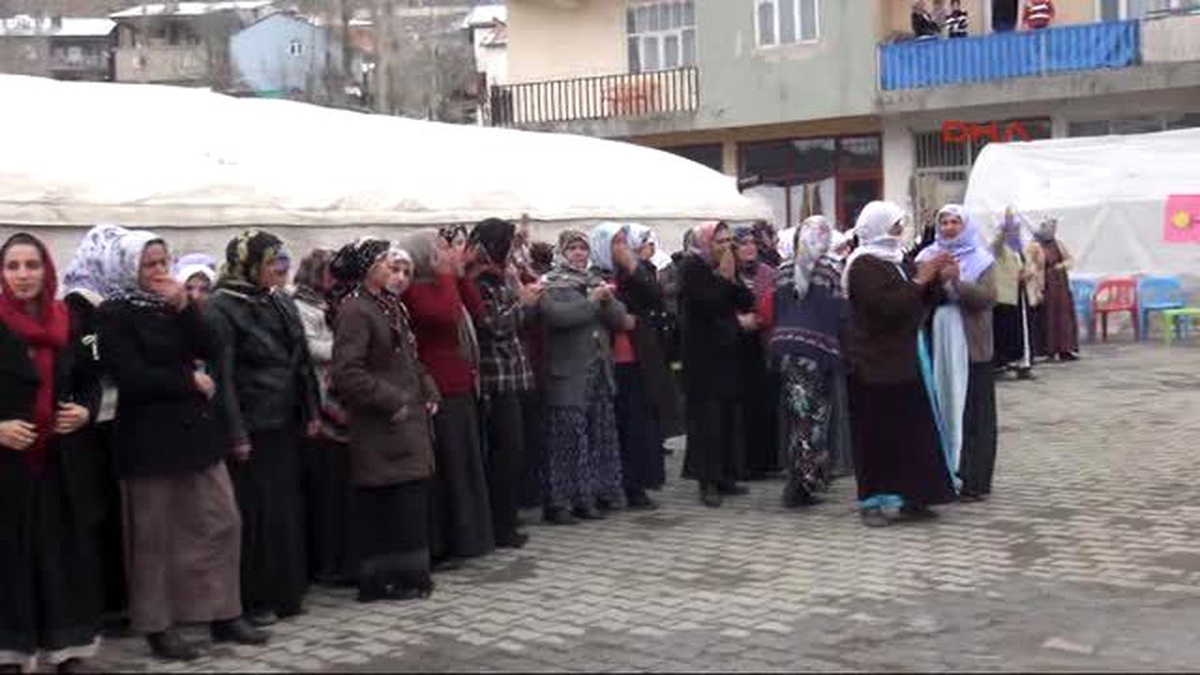 Beytüşşebap\'ta Ypg\'linin Cenazesi Sonrası Çıkan Olaylanda 2 Polis Yaralandı