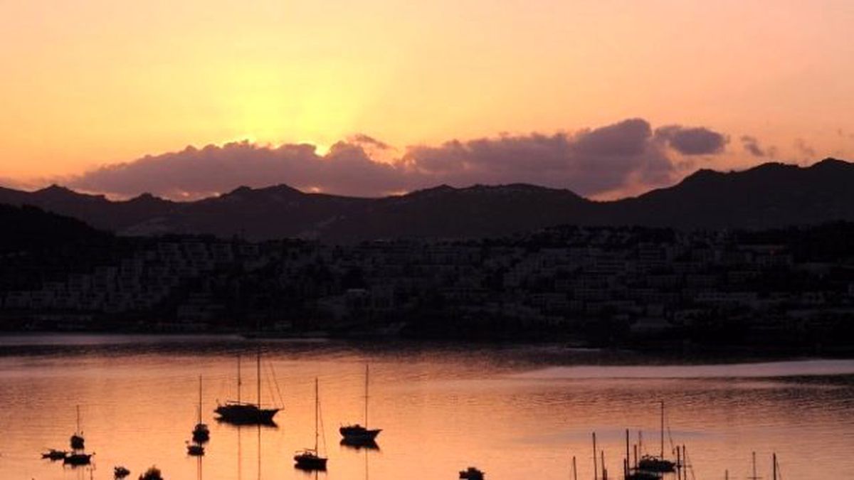 Bodrum\'da Yağmur Sonrası Gün Batımı Keyfi