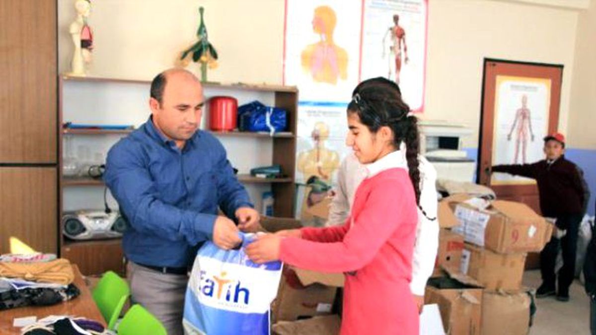 Çağdaş Yaşamı Destekleme Derneğinden, Öğrencilere Giysi Yardımı