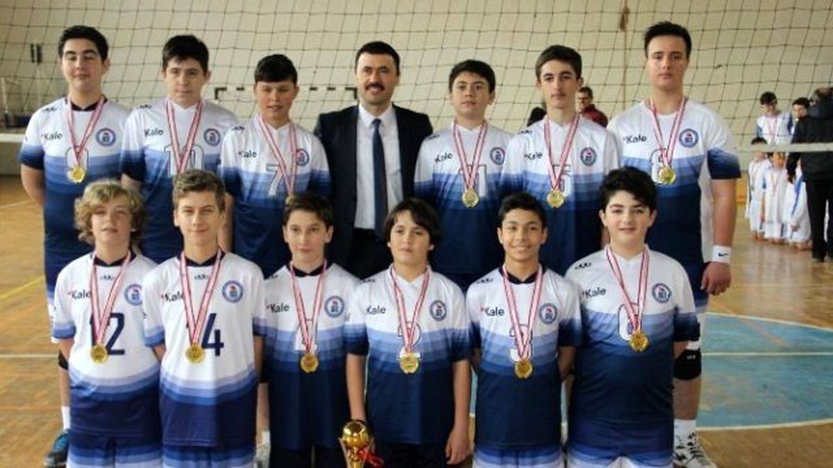 Çan Şehit Engin Eker Ortaokulu Şampiyonluğa Doymuyor