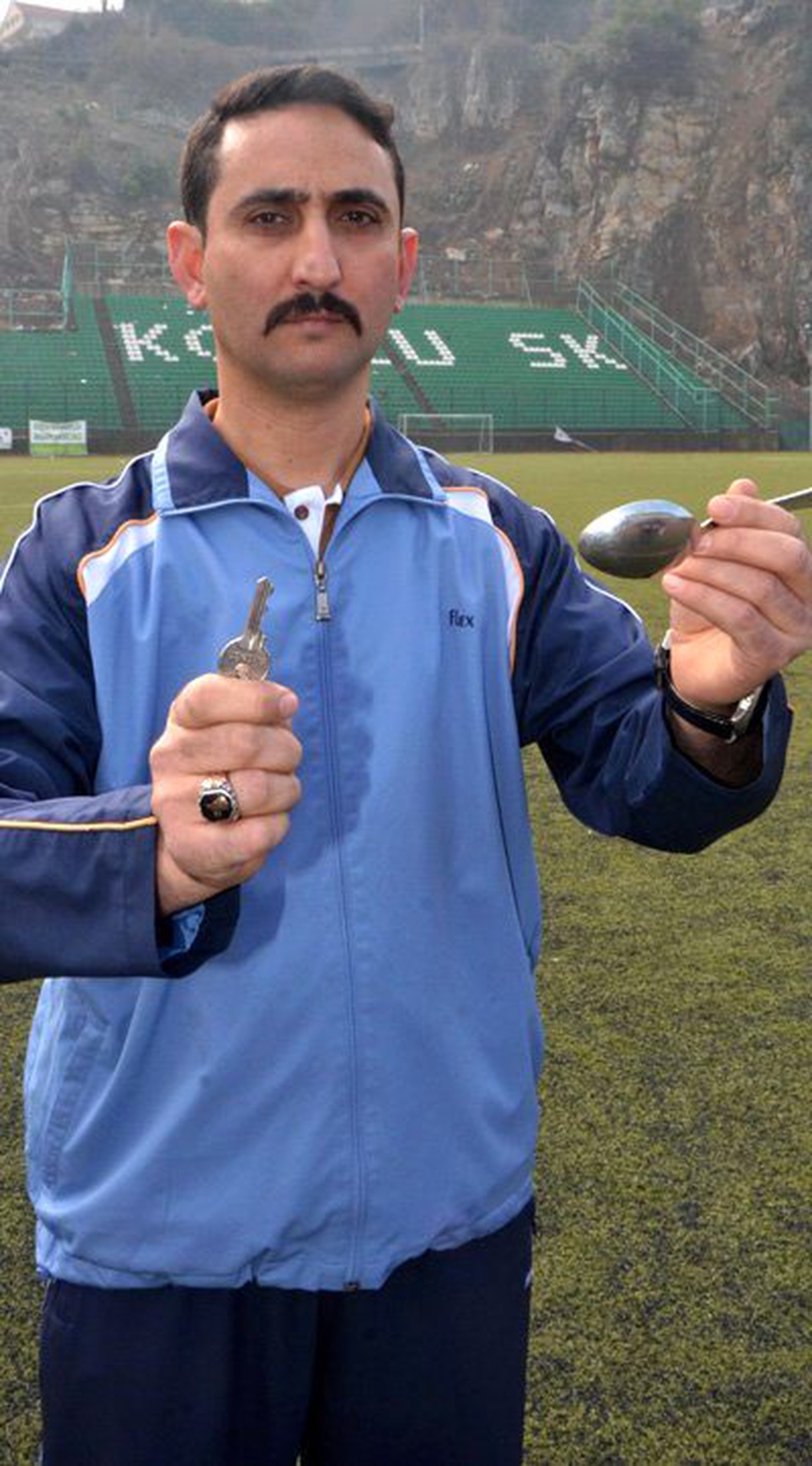 Dili Boğazına Kaçan Futbolcuyu Anahtarla Kurtardı