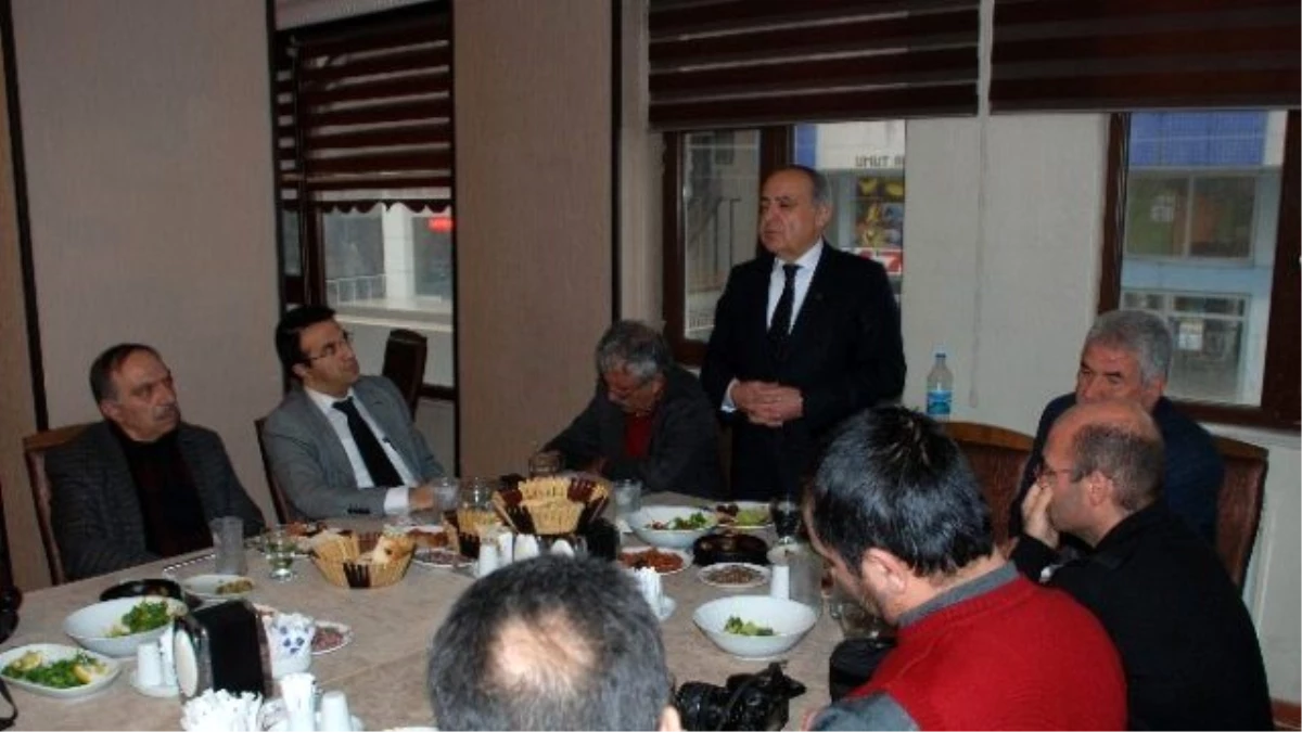 Dr. Nihat Özkan Gazetecilerle Bir Araya Geldi
