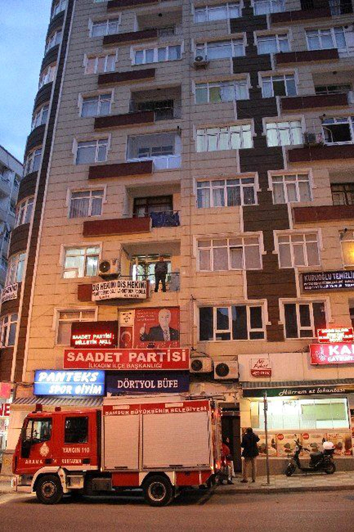 Evini Yakıp Kendini Bıçakla Yaralayan Kadın Hastaneden Kaçtı