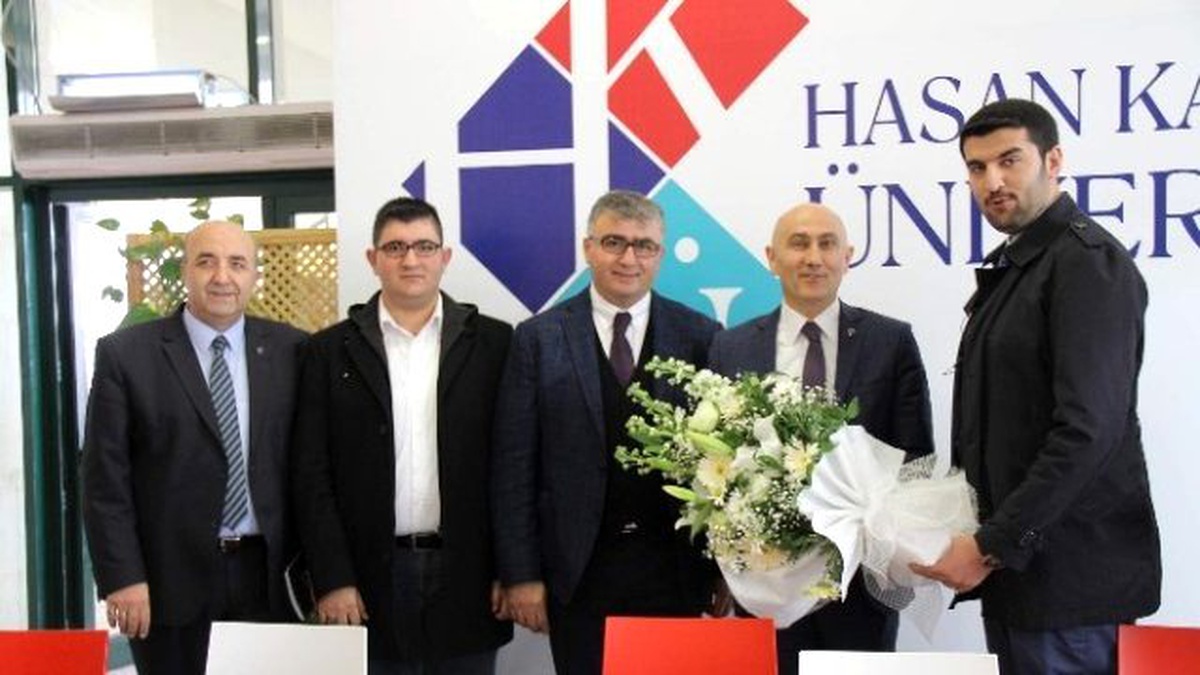 Hkü Rektörü Yılmaz Öğrencilerle Öğle Yemeğinde Bir Araya Geldi