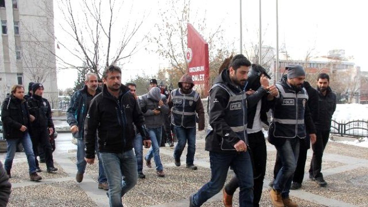 İki Kişiyi Bıçaklayan İki Şüpheli Adliyeye Sevk Edildi