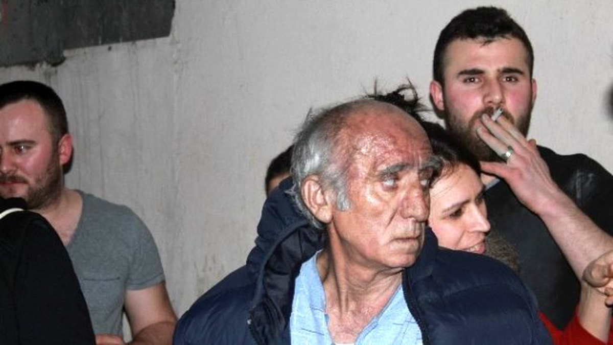 İtfaiye Sokağa Giremeyince, Yangına Hortumla Su Sıktılar
