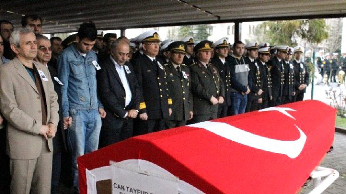 Kamarasında Ölü Bulunan Astsubay Askeri Törenle Son Yolculuğuna Uğurlandı
