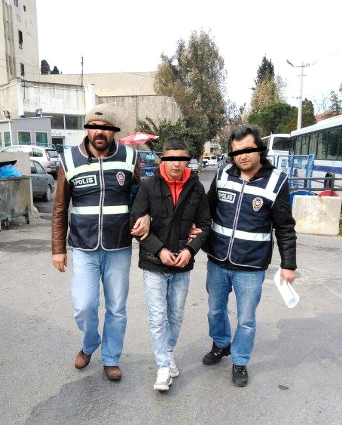 Kız Öğrencinin Çantasını Çalan Kapkaççı Yakalandı