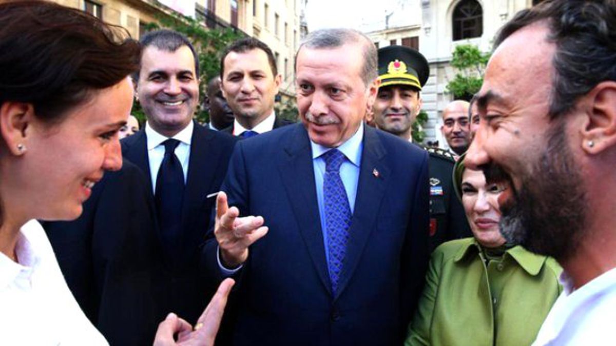 Kübalı Yazardan Erdoğan\'a Saray Eleştirisi: Hiçbir Şeyden Haberi Yok