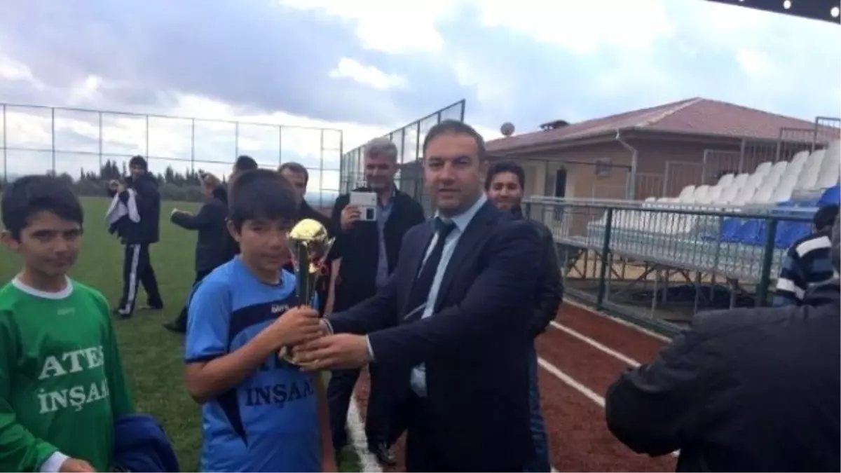 Küçük Erkeklerde Futbolun Şampiyonu Gülbaba Ortaokulu Oldu