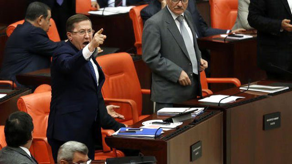 Lütfü Türkkan\'dan Kadın Vekile Çirkin Sözler