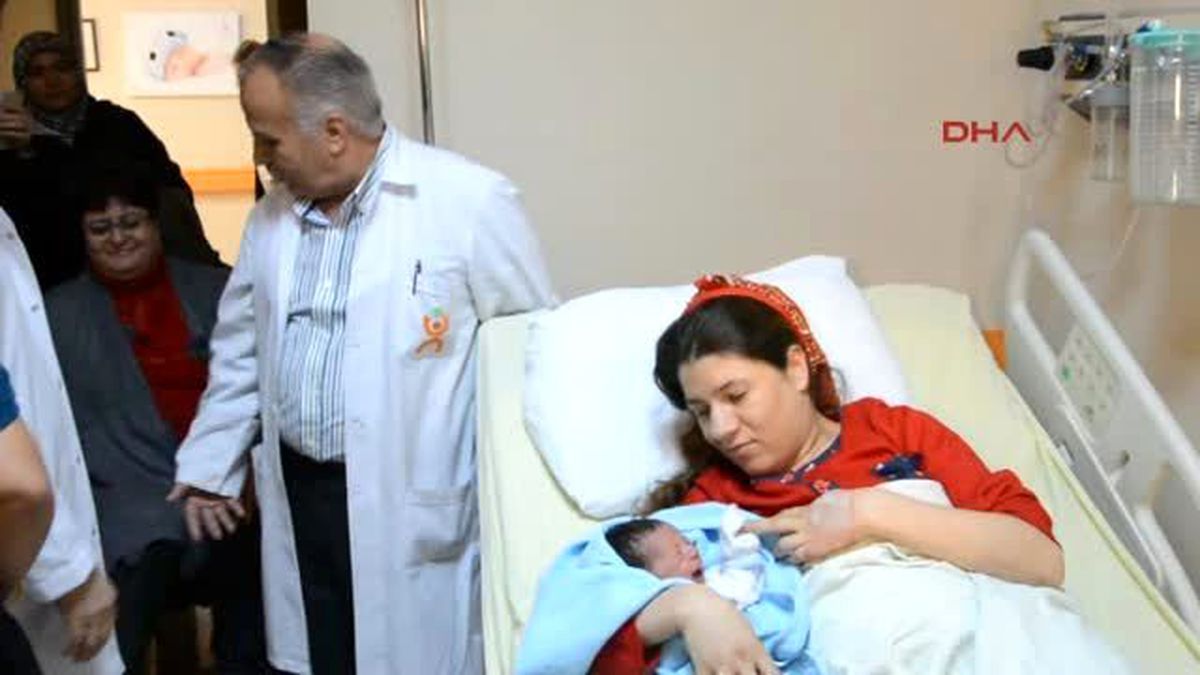 Manisa Mental Bozukluğa Sahip Çiftin Bebek Sevinci