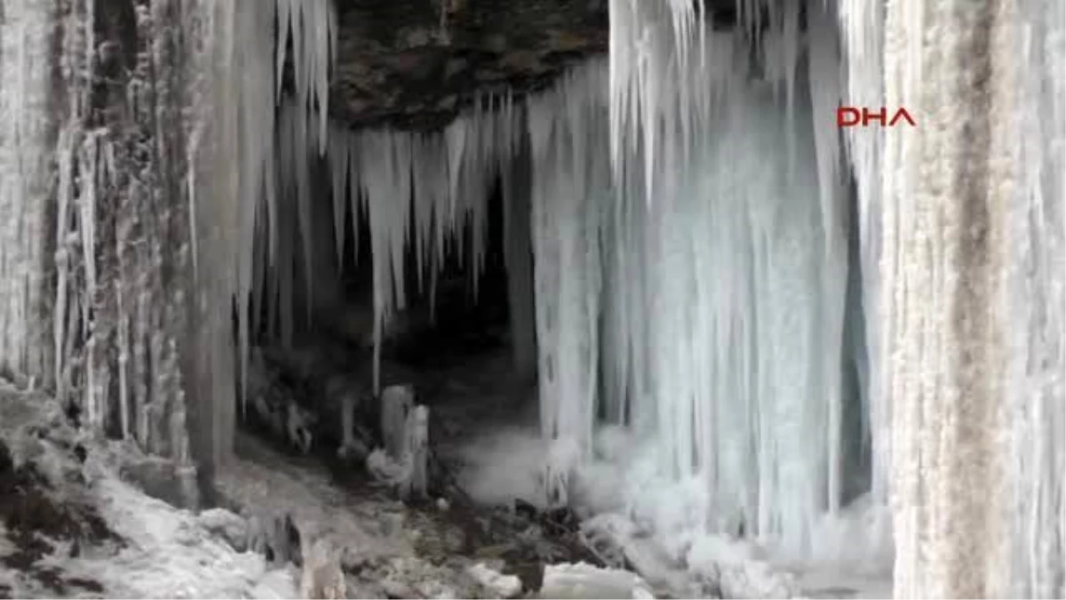 Muş Kurtik Dağı\'nde Buzun Tablo Gibi Görüntüleri