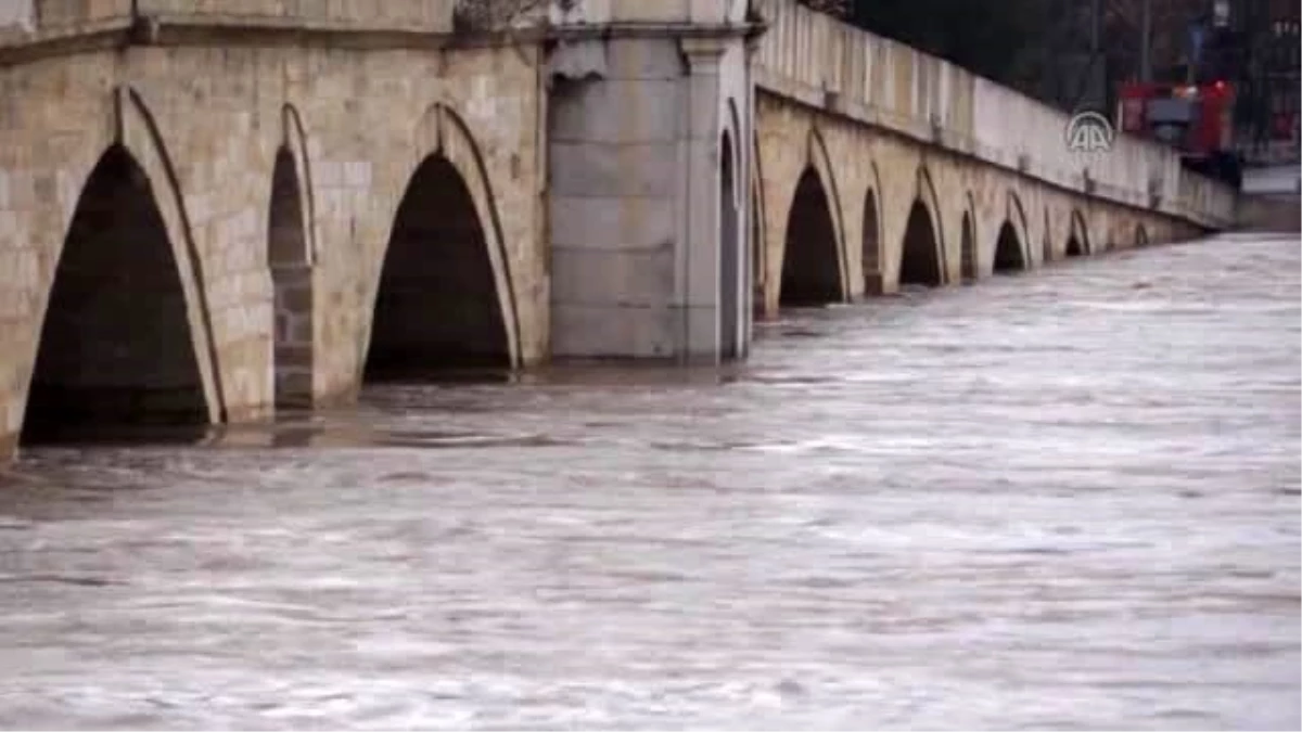 Edirne\'deki Nehir Taşkınlarından Etkilenen Esnafa Yardım