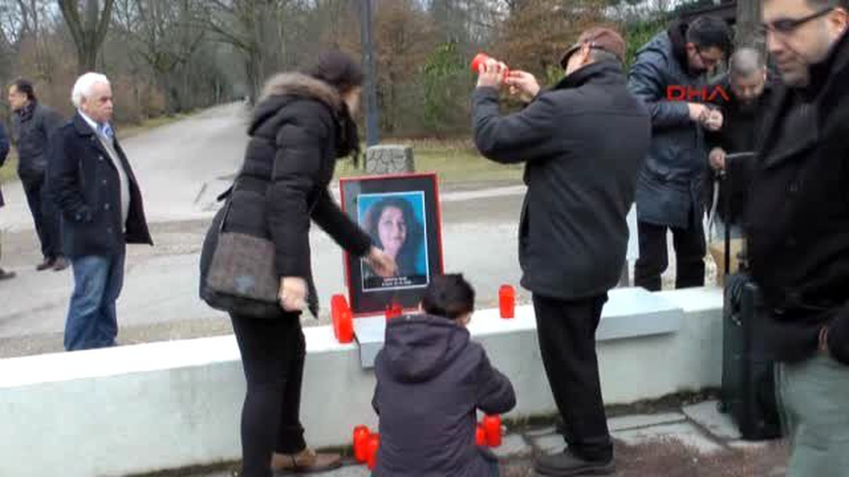 Nürnberg\'de Evlat Kurbanı Anne Toprağa Verildi