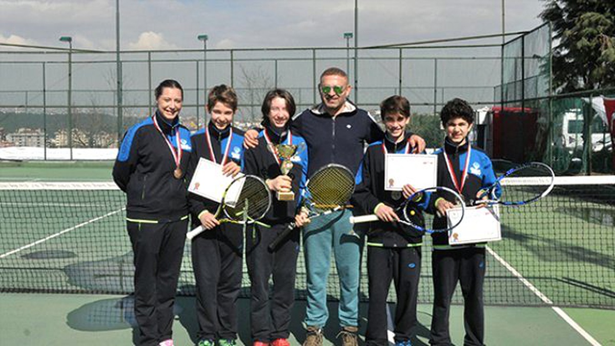 Okyanus Ortaokul Erkek Tenis Takımı İstanbul Şampiyonu