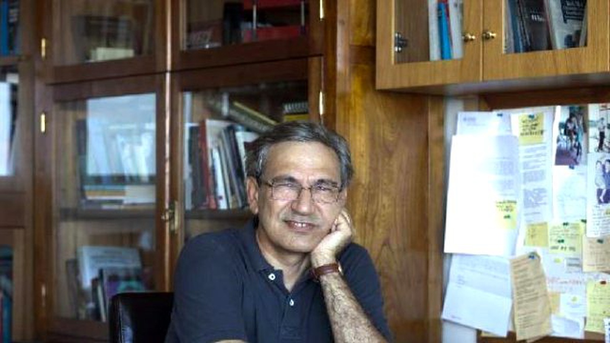 Orhan Pamuk Kadıköy\'de Okurlarıyla Buluşuyor