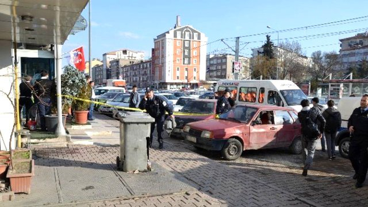 Otomobilin Lastiği Bomba Gibi Patladı: 1 Yaralı